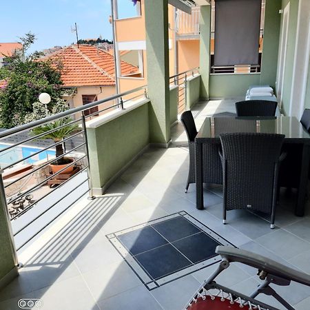-Villa Sjor -Primosten-Apartmani- Has 2 Large Apartments And 2 Smaller Ones -Primosten Lokvice 6 מראה חיצוני תמונה