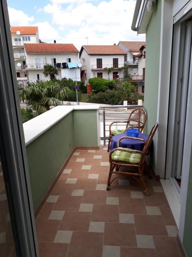 -Villa Sjor -Primosten-Apartmani- Has 2 Large Apartments And 2 Smaller Ones -Primosten Lokvice 6 מראה חיצוני תמונה
