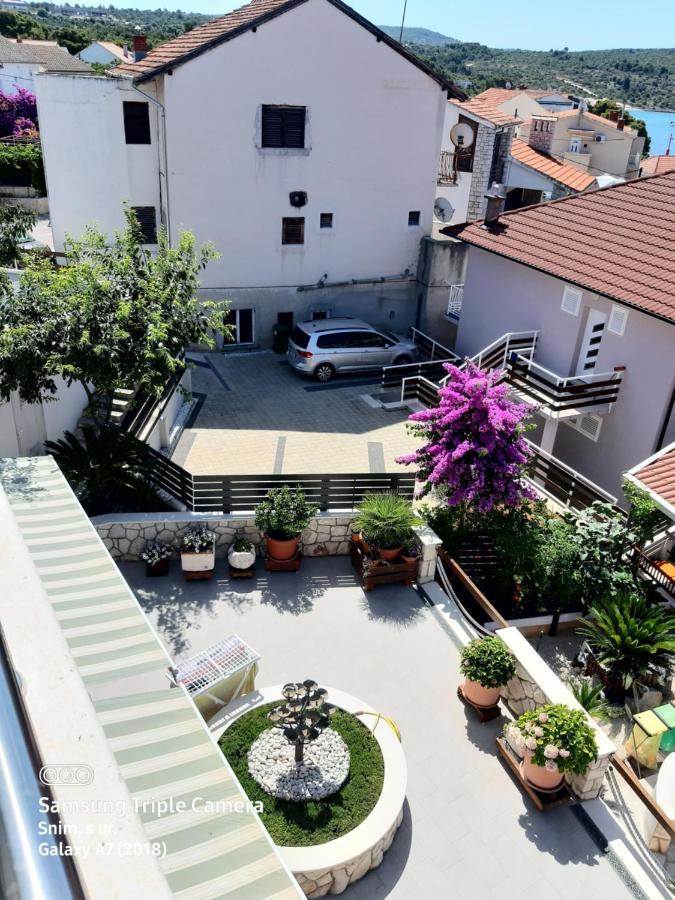 -Villa Sjor -Primosten-Apartmani- Has 2 Large Apartments And 2 Smaller Ones -Primosten Lokvice 6 מראה חיצוני תמונה