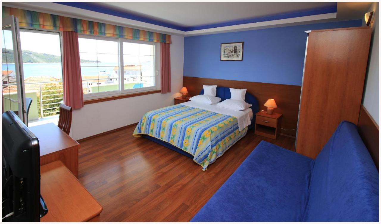 -Villa Sjor -Primosten-Apartmani- Has 2 Large Apartments And 2 Smaller Ones -Primosten Lokvice 6 מראה חיצוני תמונה