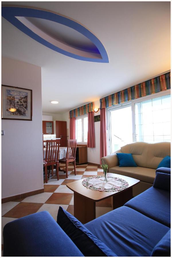 -Villa Sjor -Primosten-Apartmani- Has 2 Large Apartments And 2 Smaller Ones -Primosten Lokvice 6 מראה חיצוני תמונה