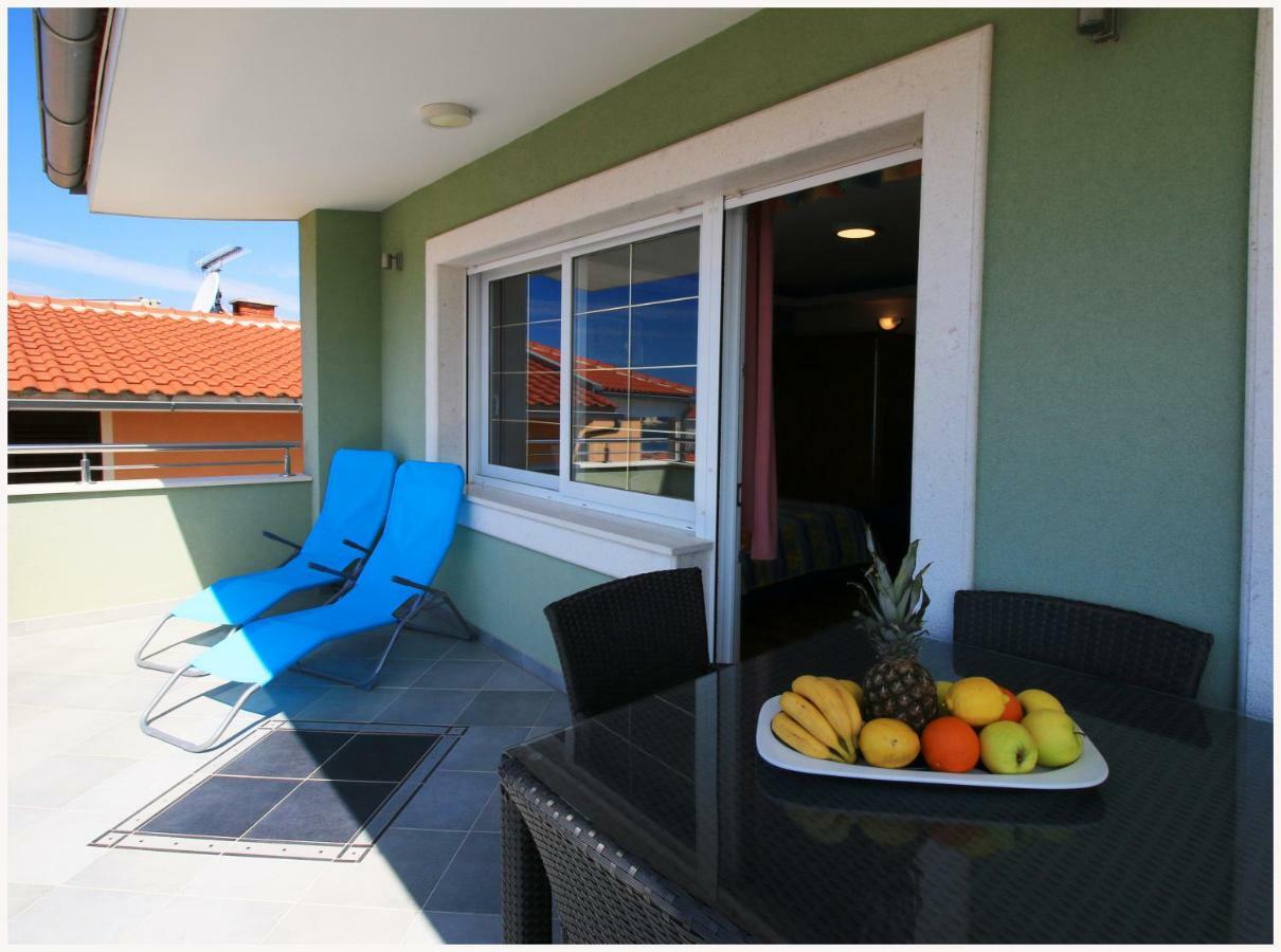 -Villa Sjor -Primosten-Apartmani- Has 2 Large Apartments And 2 Smaller Ones -Primosten Lokvice 6 מראה חיצוני תמונה