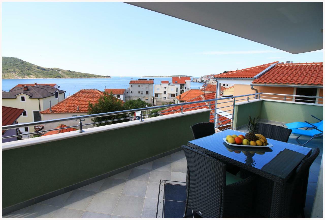 -Villa Sjor -Primosten-Apartmani- Has 2 Large Apartments And 2 Smaller Ones -Primosten Lokvice 6 מראה חיצוני תמונה